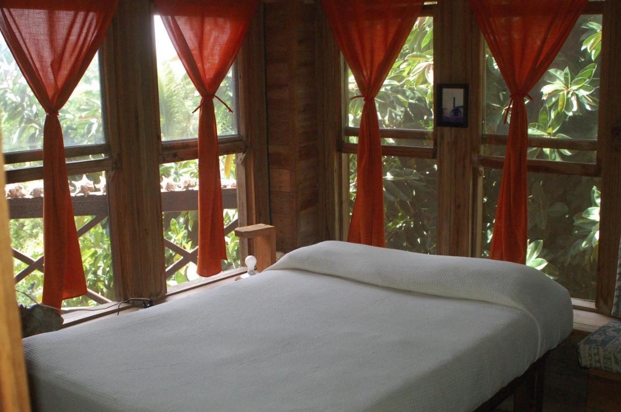Roatan Bed & Breakfast Apartments ウェスト・エンド エクステリア 写真
