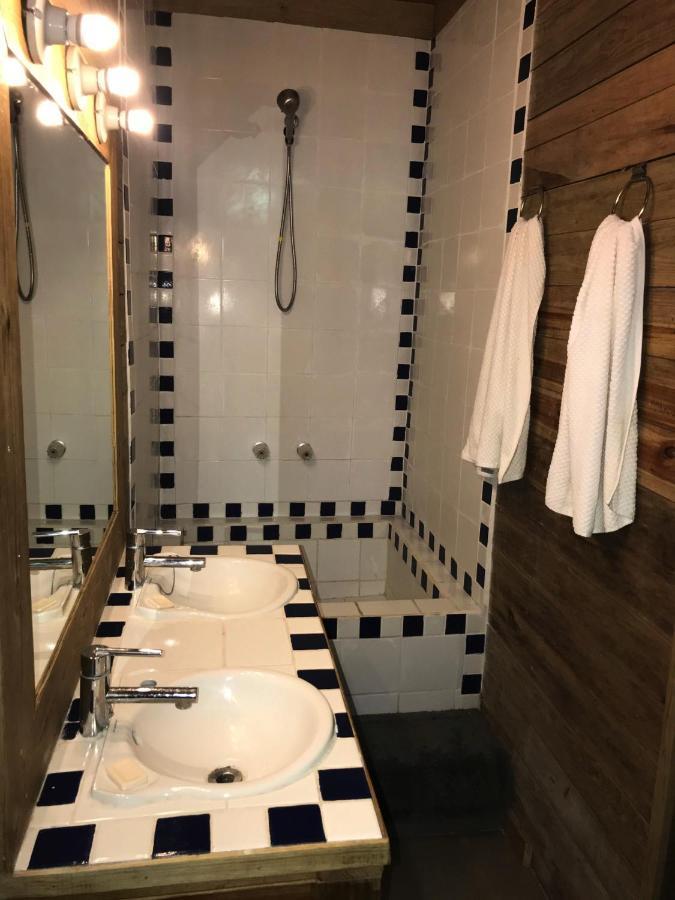 Roatan Bed & Breakfast Apartments ウェスト・エンド エクステリア 写真