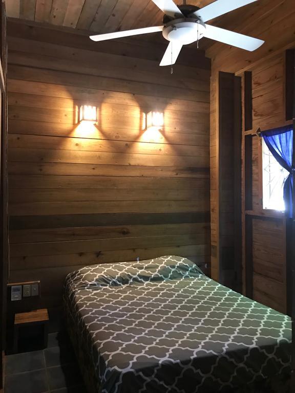 Roatan Bed & Breakfast Apartments ウェスト・エンド エクステリア 写真