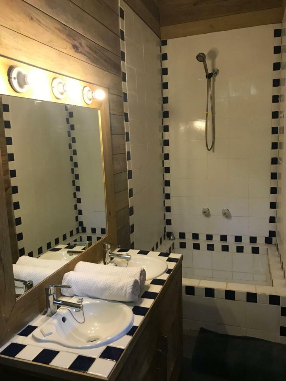 Roatan Bed & Breakfast Apartments ウェスト・エンド エクステリア 写真